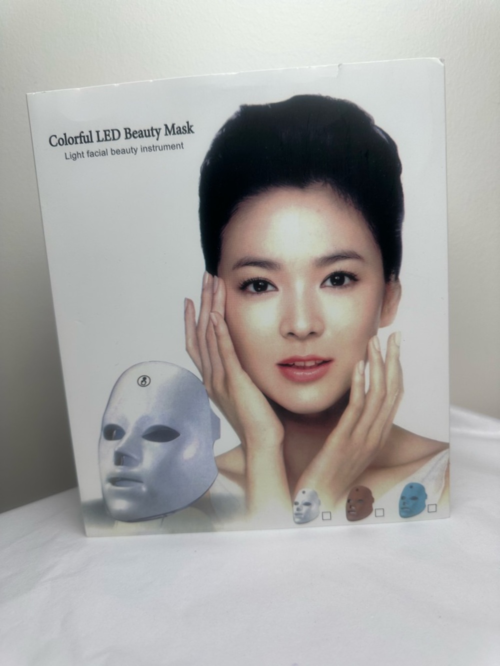 LED Facial Mask - Picture 12 of 13